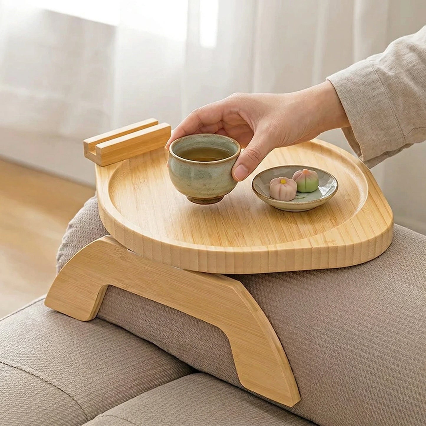 【売れ筋No.1】ARMIO™ バンブーソファトレイ｜手間をかけずに、くつろぎを整える